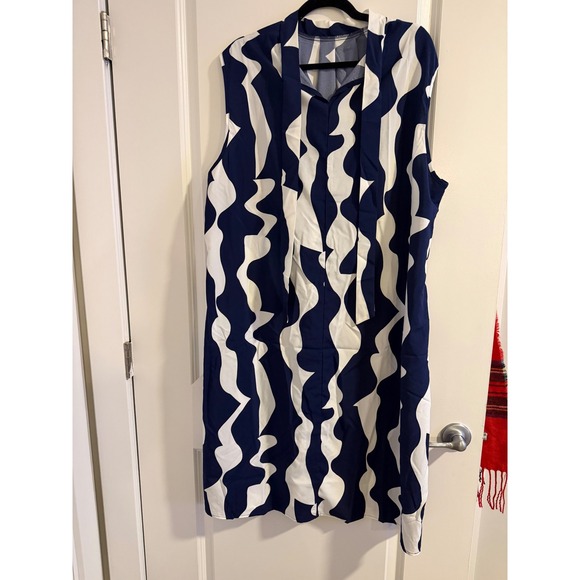 SHEIN Dresses & Skirts - SHEIN Curve 4XL Navy Blue White Abstract Wave Tie Neck Sleeveless Shift Dress